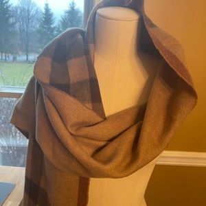 Burberry ladies cashmere scarf